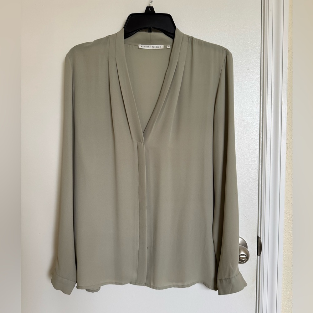 Violet+Claire Elegant Olive Green Blouse, M🦋